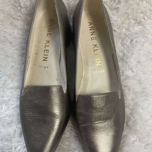 Anne Klein metallic taupe leather slip on shoes 1.5” Block heels SZ8.5M - Picture 10 of 13